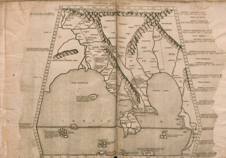 Atlas dau tien tren the gioi, gia hang trieu USD hinh anh