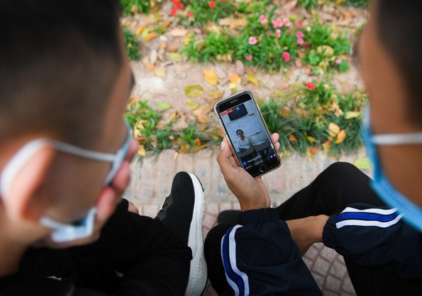 Hoc sinh kho tho, ho, sot o truong phai lam the nao? hinh anh