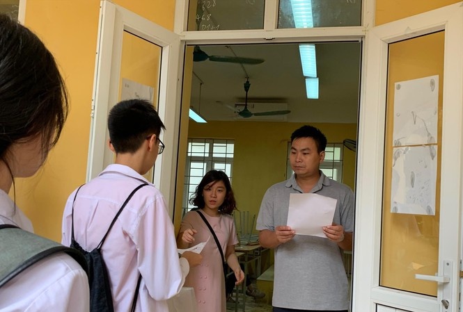 De thi tuyen lop 10 o Ha Noi anh 1