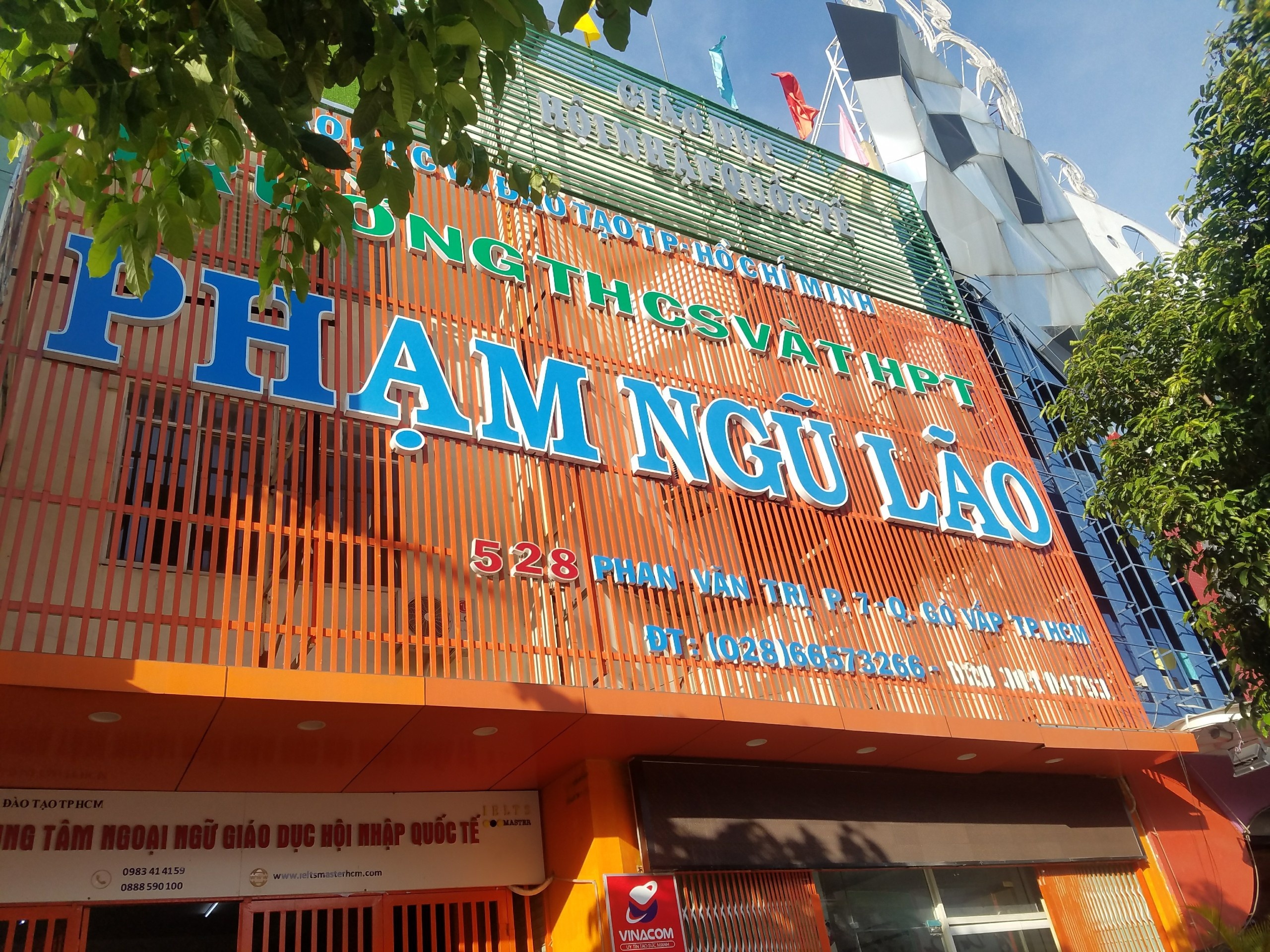 Học sinh ngồi cách nhau 2 m ảnh 2 Hoc sinh ngoi cach nhau 2 m anh 2