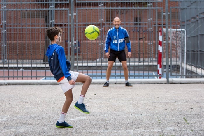 hoc sinh quay lai truong anh 5