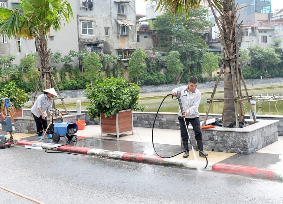 Sinh vien nhan li xi anh 2