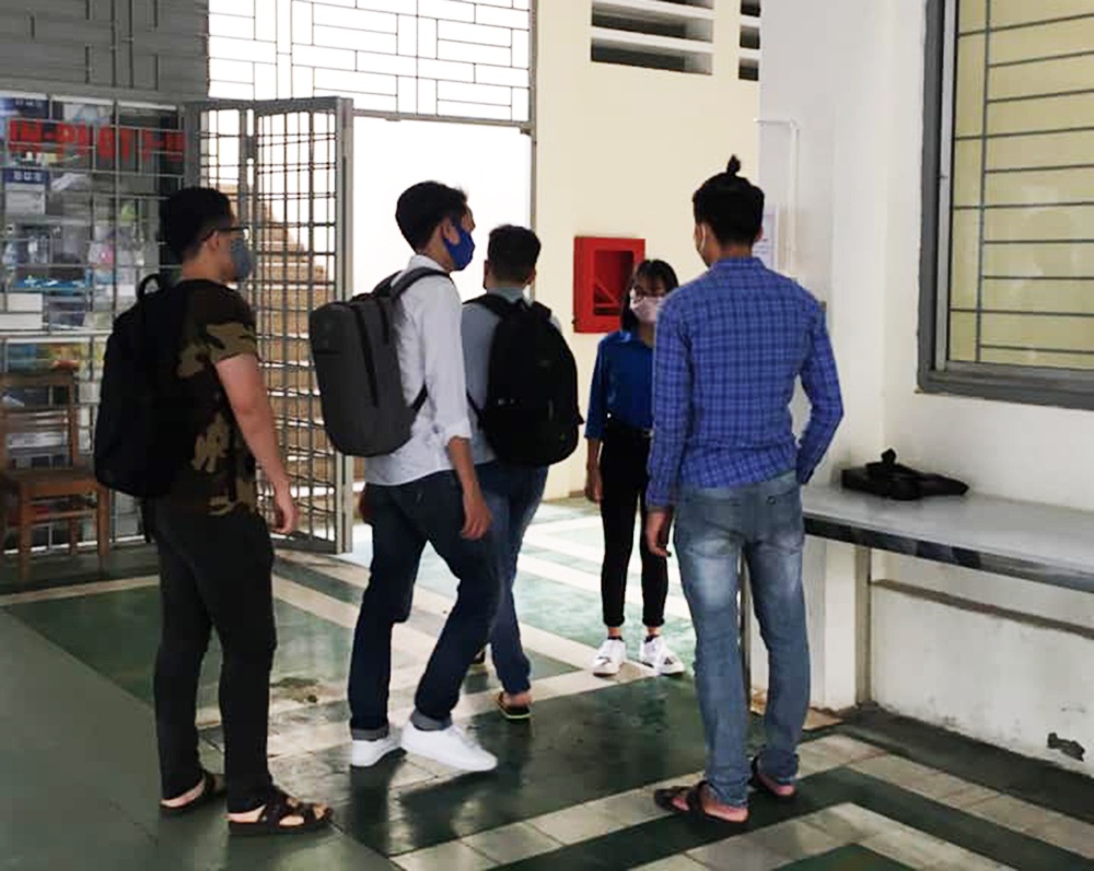 Sinh vien nhan li xi anh 4