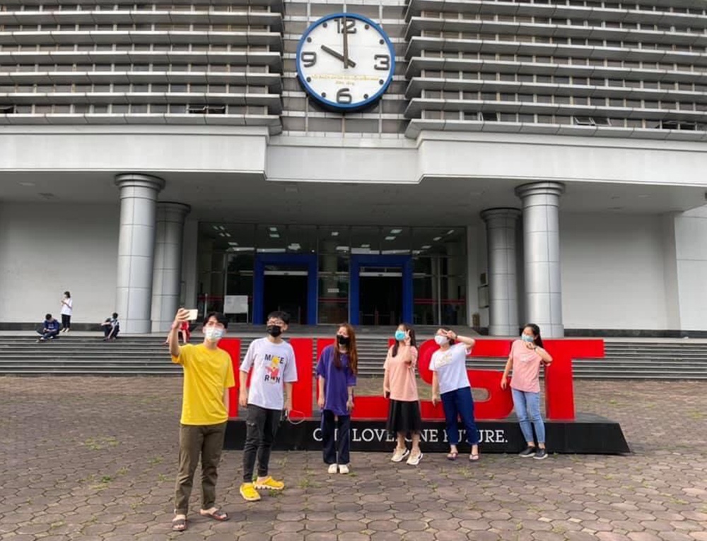 Sinh vien nhan li xi anh 5