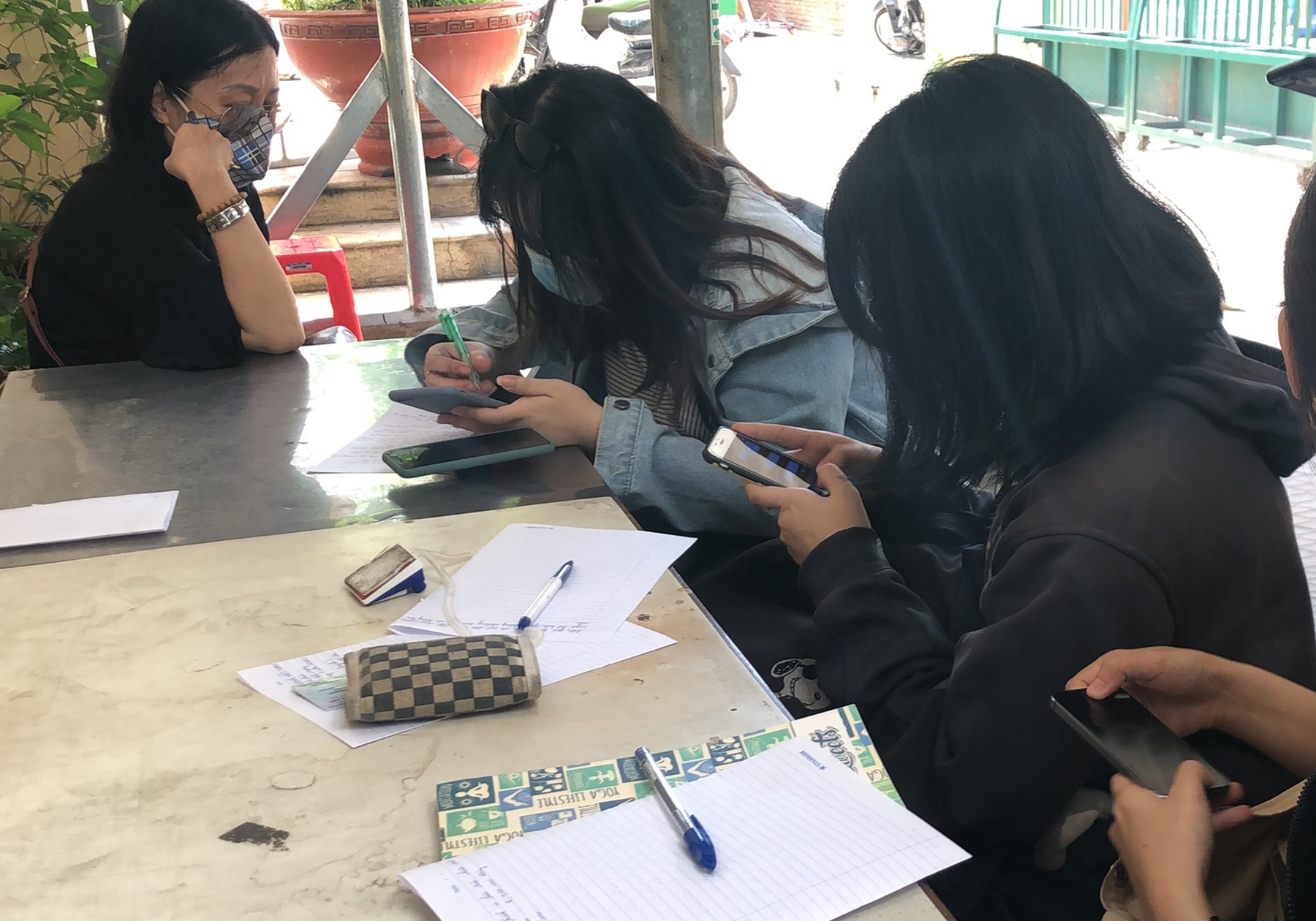 To co giao sua diem, hoc vien nhan lai 70% hoc phi tu IELTS Tuan Quynh hinh anh