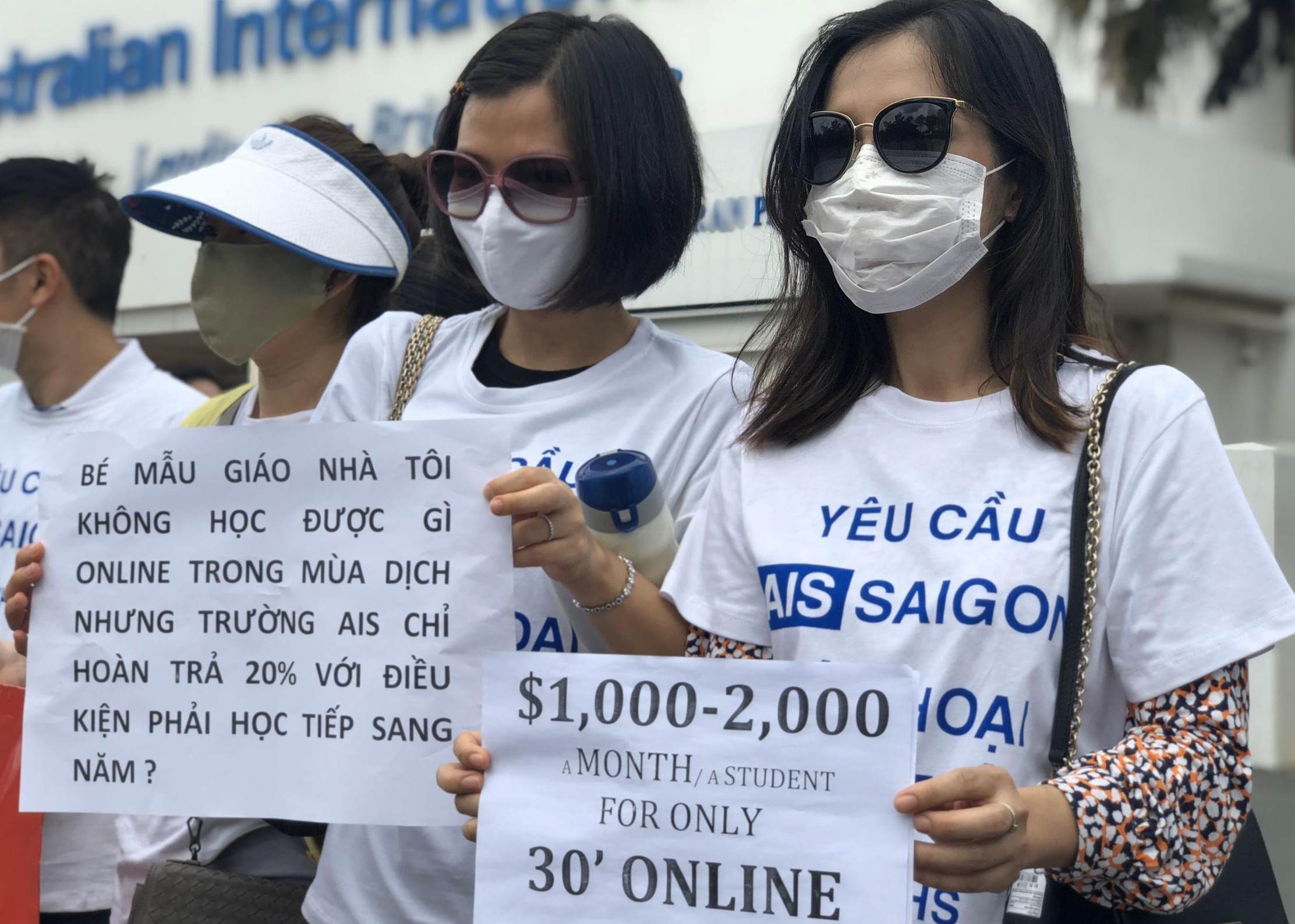 Hoc phi truong quoc te: Khong hai long vi mua hang kem van tra du tien hinh anh