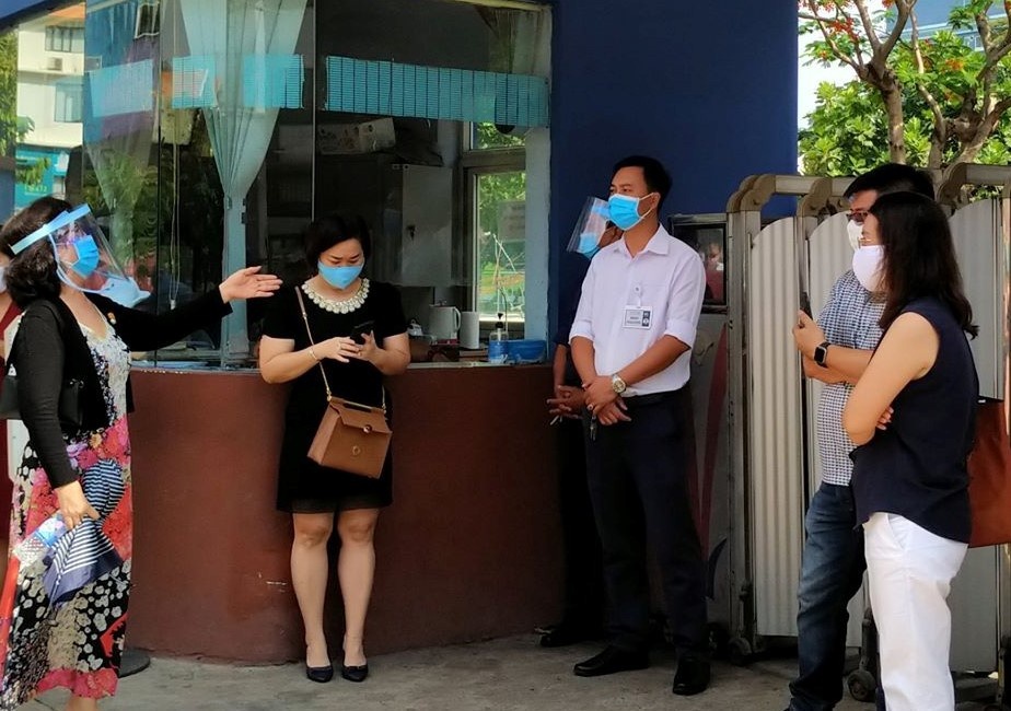 hoc phi truong quoc te roi vao be tac anh 3