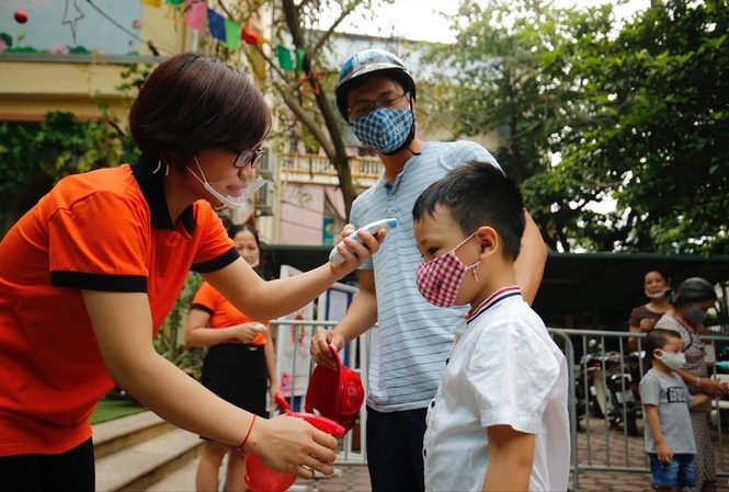 Trường mầm non giao nhận trẻ ảnh 1 Truong mam non giao nhan tre anh 1