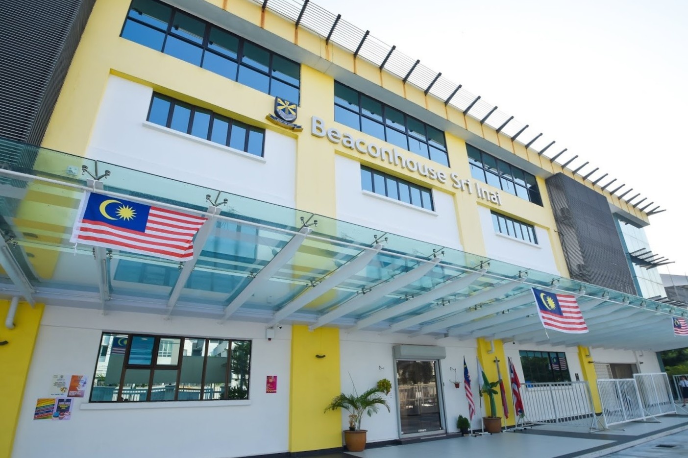 Truong quoc te giam hoc phi, chia se ganh nang voi phu huynh hinh anh