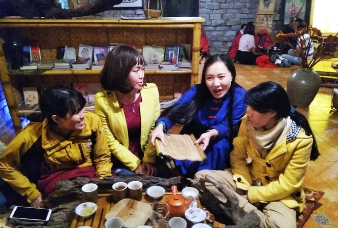 Nu tien si luyen huong tra hinh anh