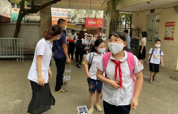 Hoc nuoc rut, chay dua diem so hinh anh