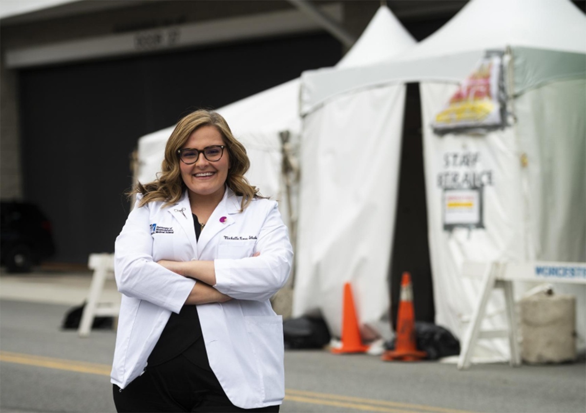 sinh vien tinh nguyen tham gia chong dich anh 1