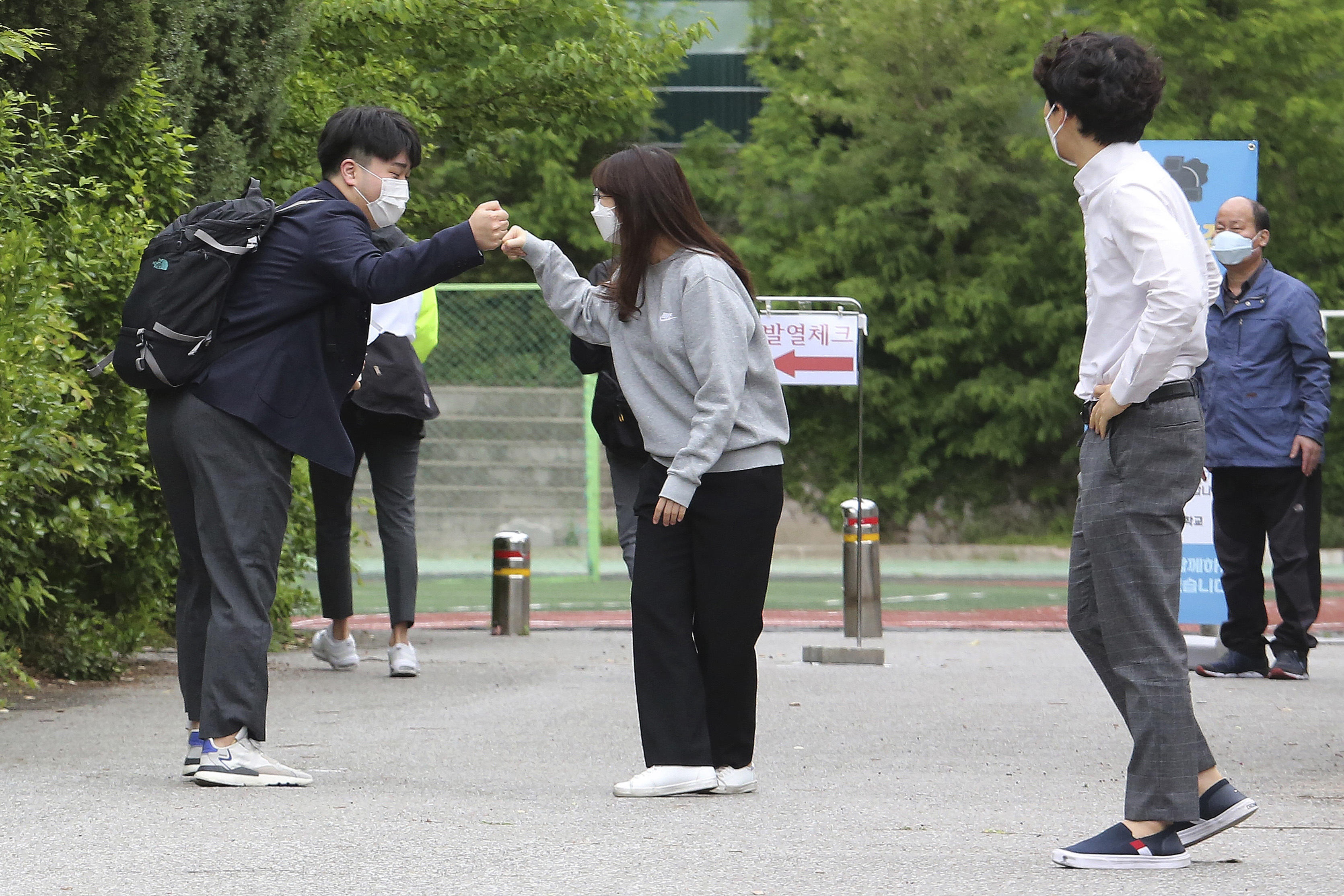 Han Quoc van cho hoc sinh di hoc tro lai anh 3