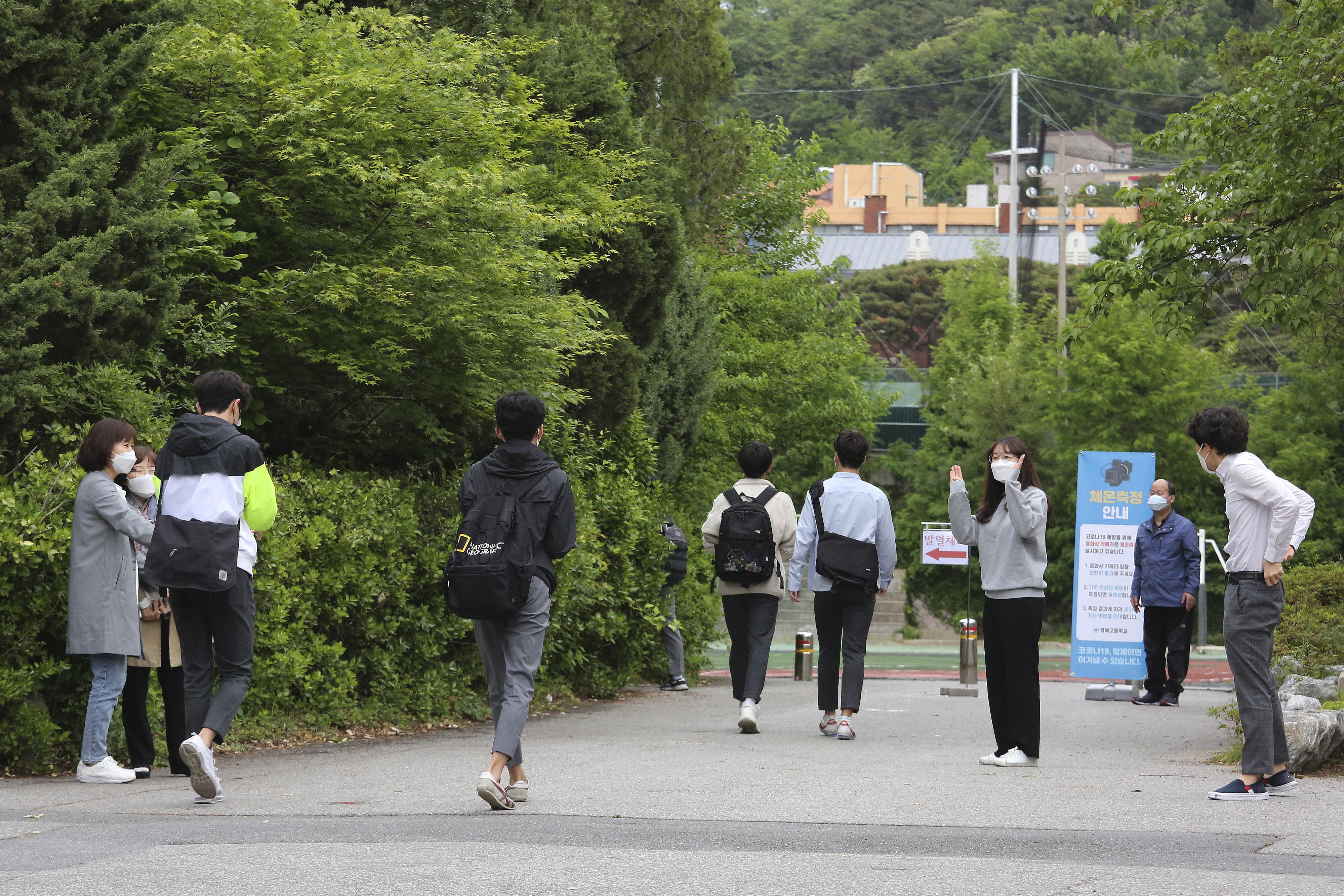 Han Quoc van cho hoc sinh di hoc tro lai anh 6