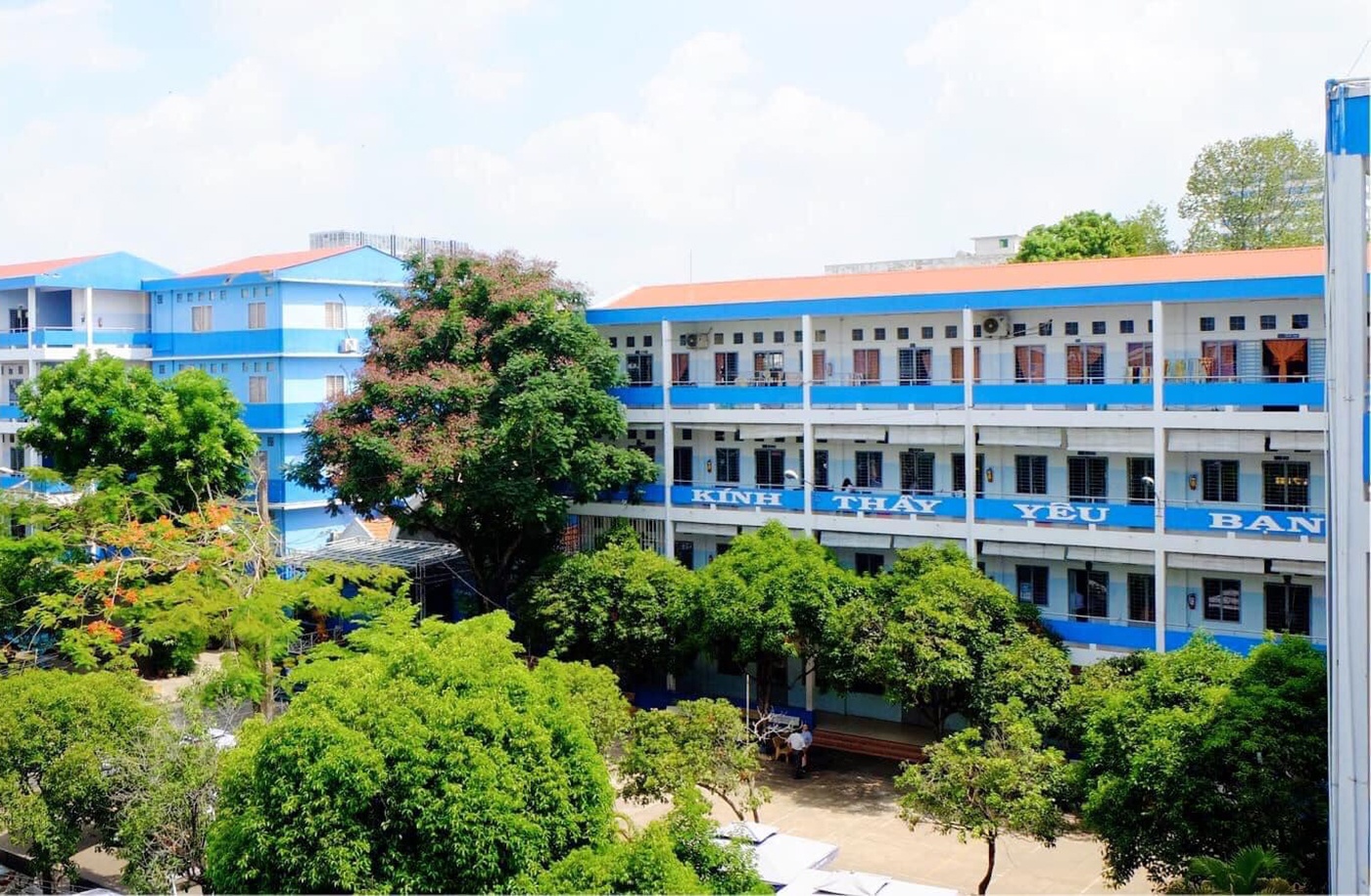 hoc phi tieu hoc gan 400 trieu dong anh 7