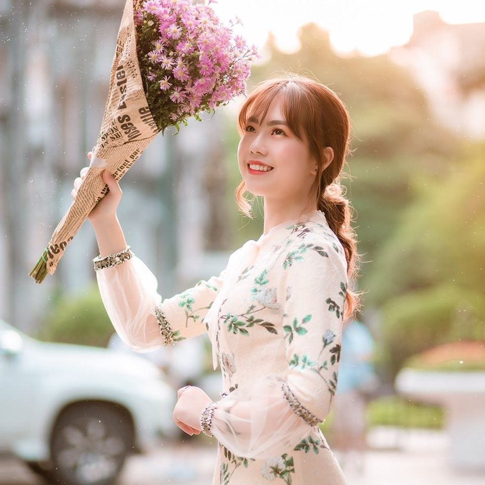 Nhan sac,  nu giang vien,  Kinh te quoc dan anh 3