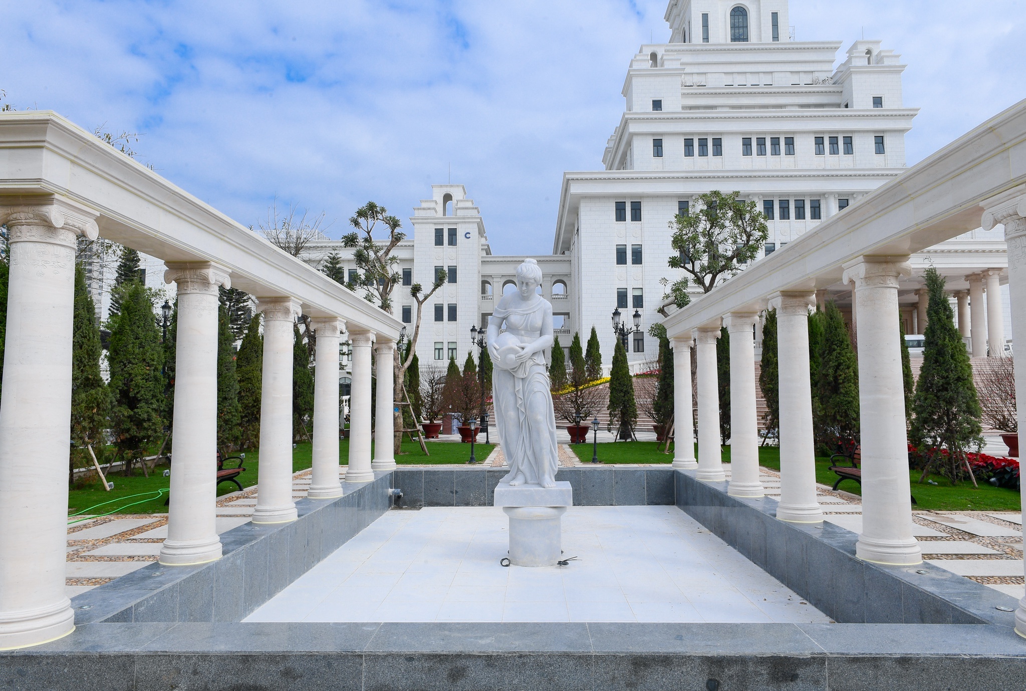 dai hoc co hoc phi hang tram trieu dong o Viet Nam anh 2