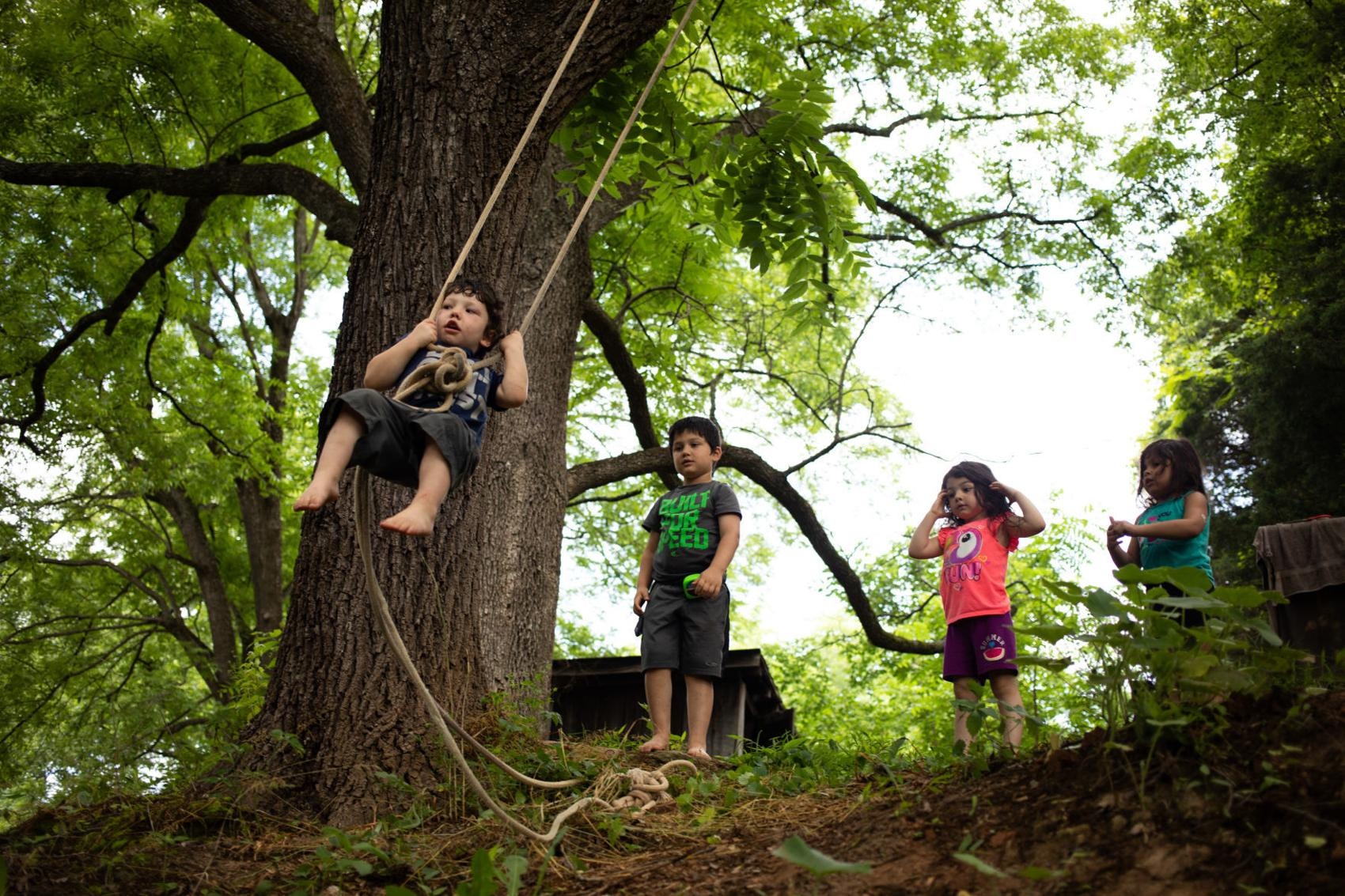 Truong hoc trong rung tai My duoc hoat dong trong mua dich hinh anh