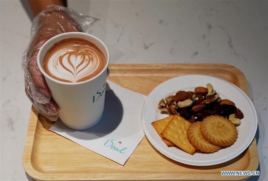 Nha sach Thuong Hai cung cap "ban dem khuya" anh 8