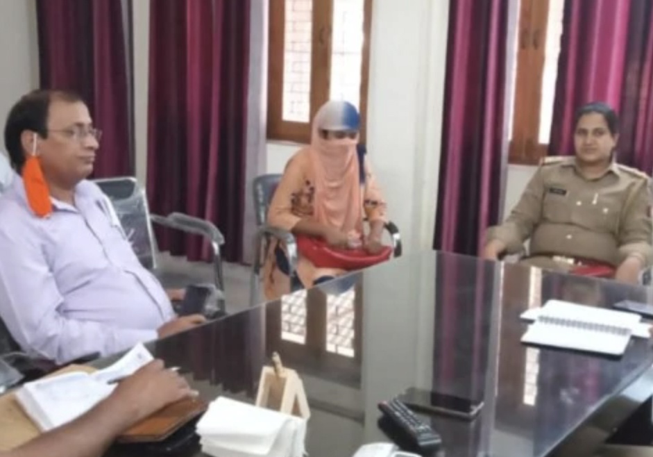 Bat giao vien day trai phep 25 truong o An Do hinh anh