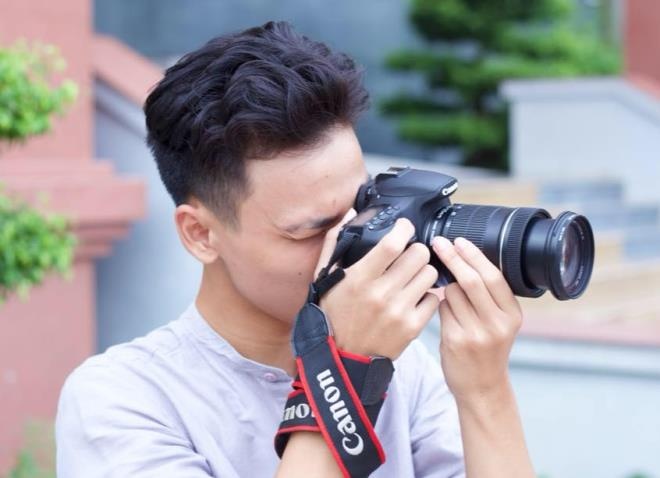 Nam sinh truong Kiem sat va hanh trinh theo duoi dam me hinh anh