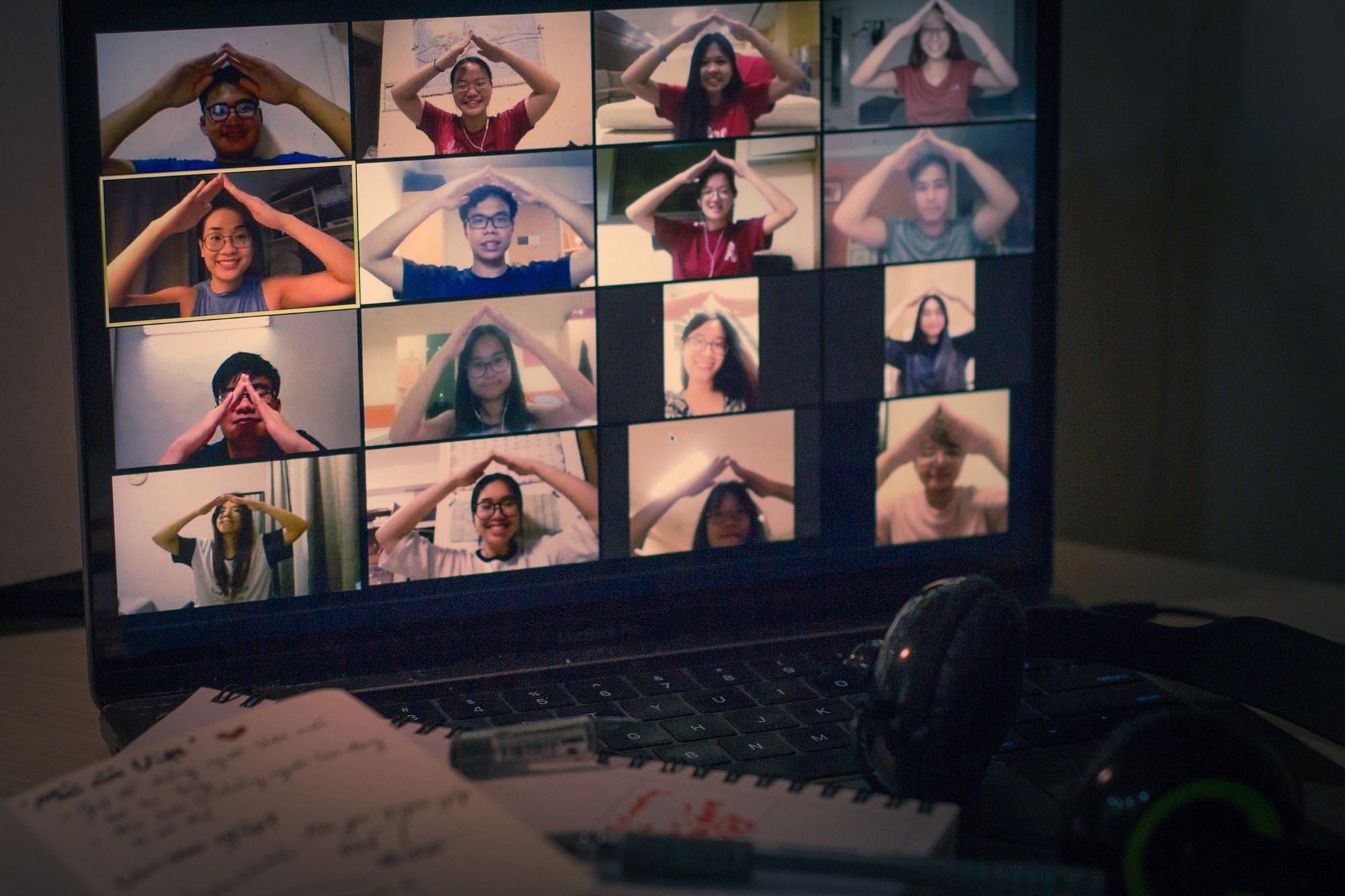 Du hoc sinh Viet lap du an ho tro nguoi lao dong anh 2