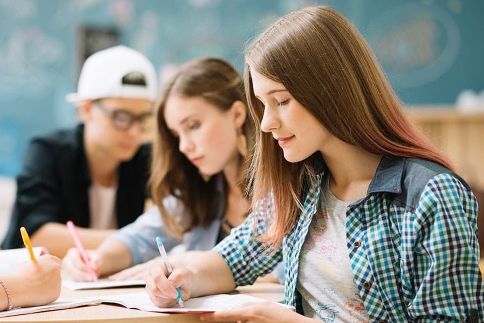 Covid-19 dat ra cau hoi ve phuong phap giao duc toan cau hinh anh