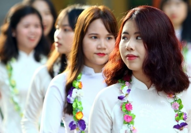 Nghi he, truong hoc khong duoc dong cua hinh anh