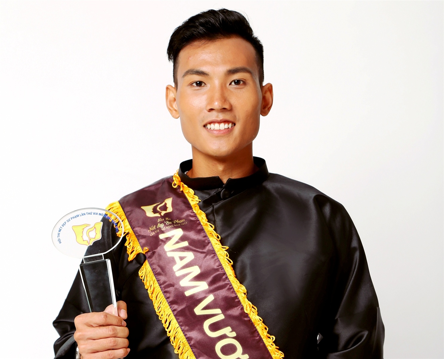 Thầy giáo 'hot trend' ảnh 1 Thay giao 'hot trend' anh 1