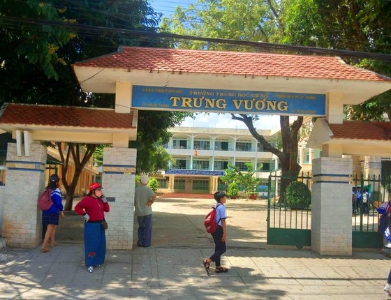 Chu tich TP Pleiku xin loi phu huynh va hoc sinh anh 1