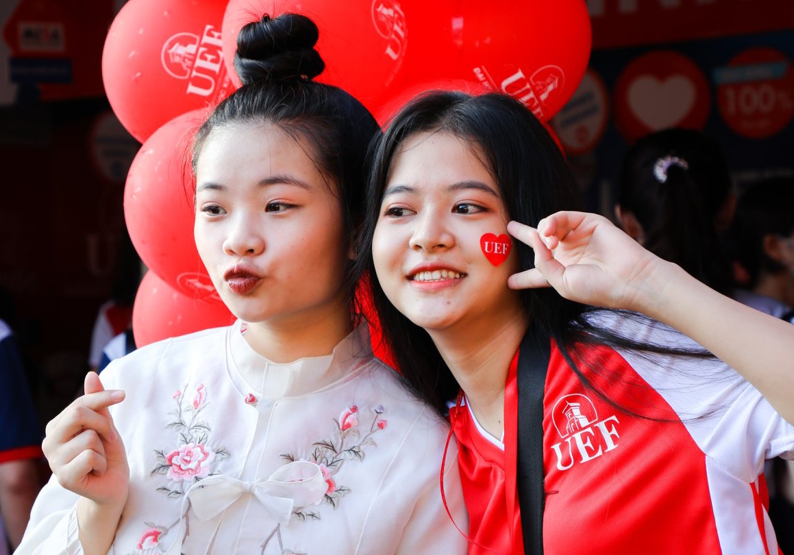 Doi lich thi tot nghiep THPT anh 1