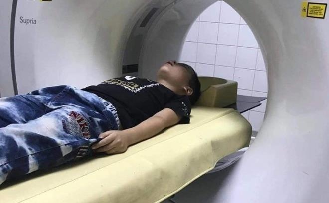 hoc sinh lop 1 bi bo cua ban hanh hung anh 2