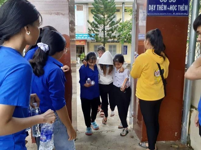 sĩ tử ngồi xe lăn ảnh 2 si tu ngoi xe lan anh 2