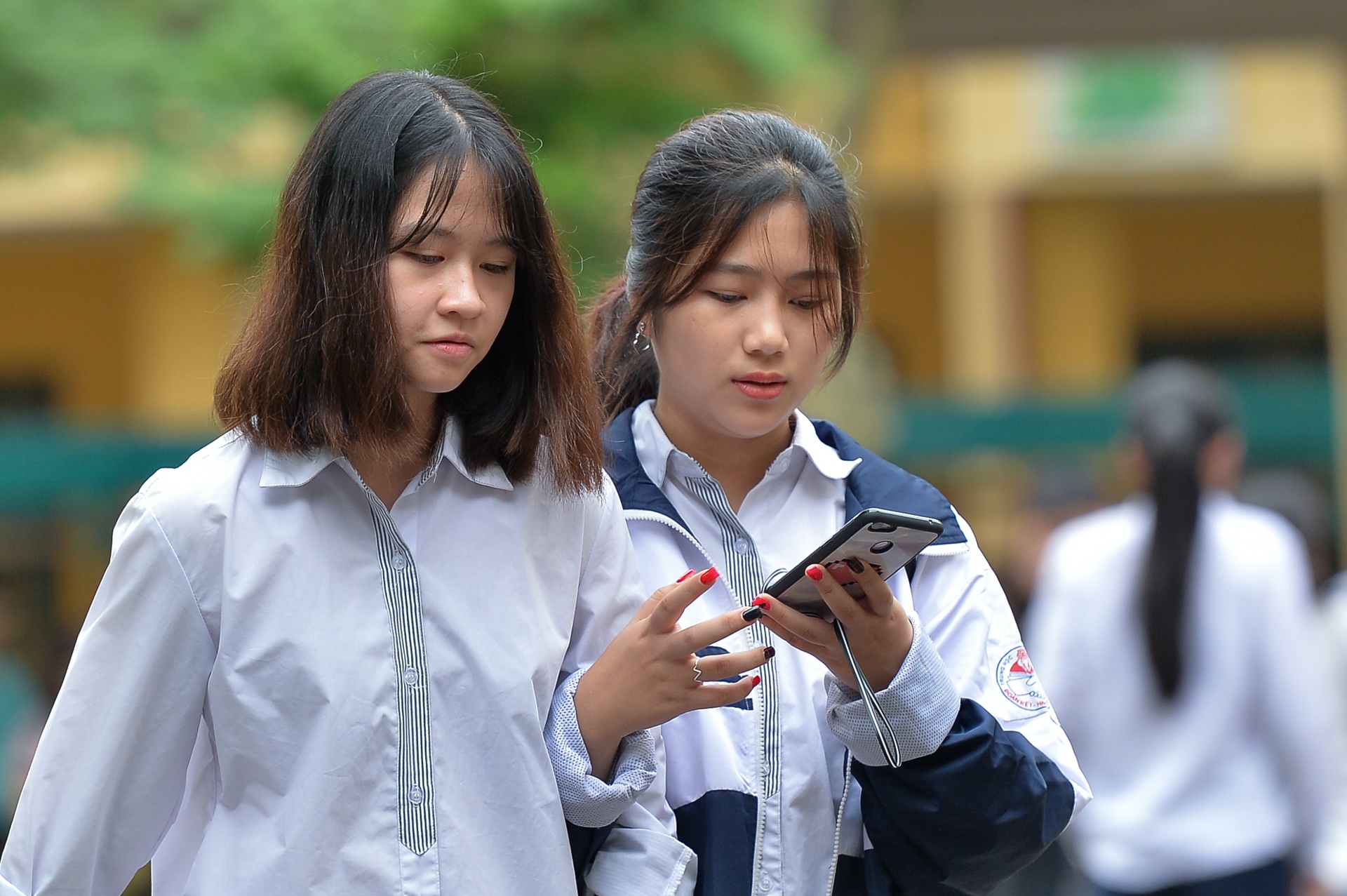 'Cach ung xu la tam guong phan chieu nhan cach' vao de thi 10 o Ha Noi hinh anh
