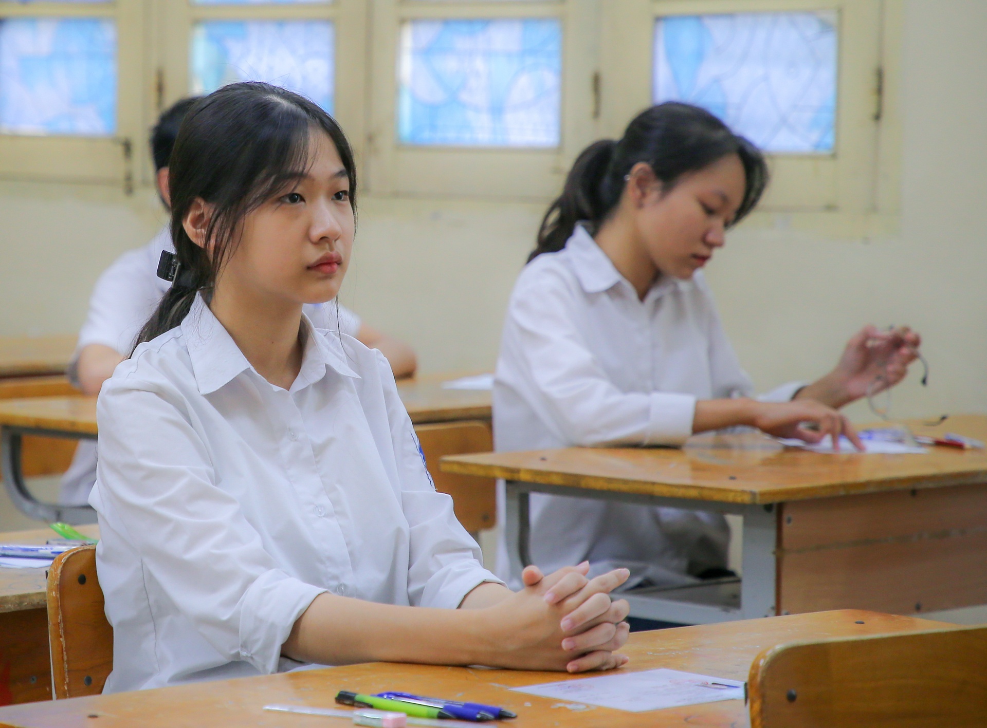 Thi sinh Ha Noi thi xong anh 1