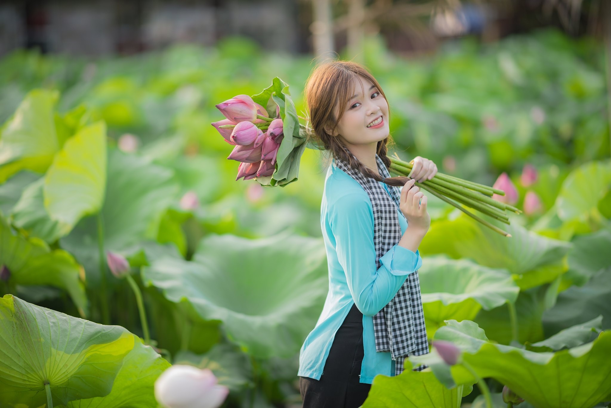 Nữ sinh làm truyền thông ảnh 6 Nu sinh lam truyen thong anh 6