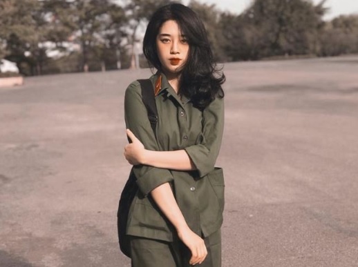 'trai xinh gai dep' truong kinh te trong mau ao quan su anh 9