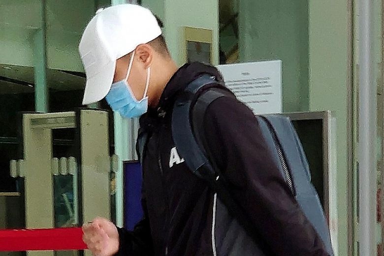 Bop co ban gai cu, sinh vien o Singapore bi dinh chi hoc hinh anh