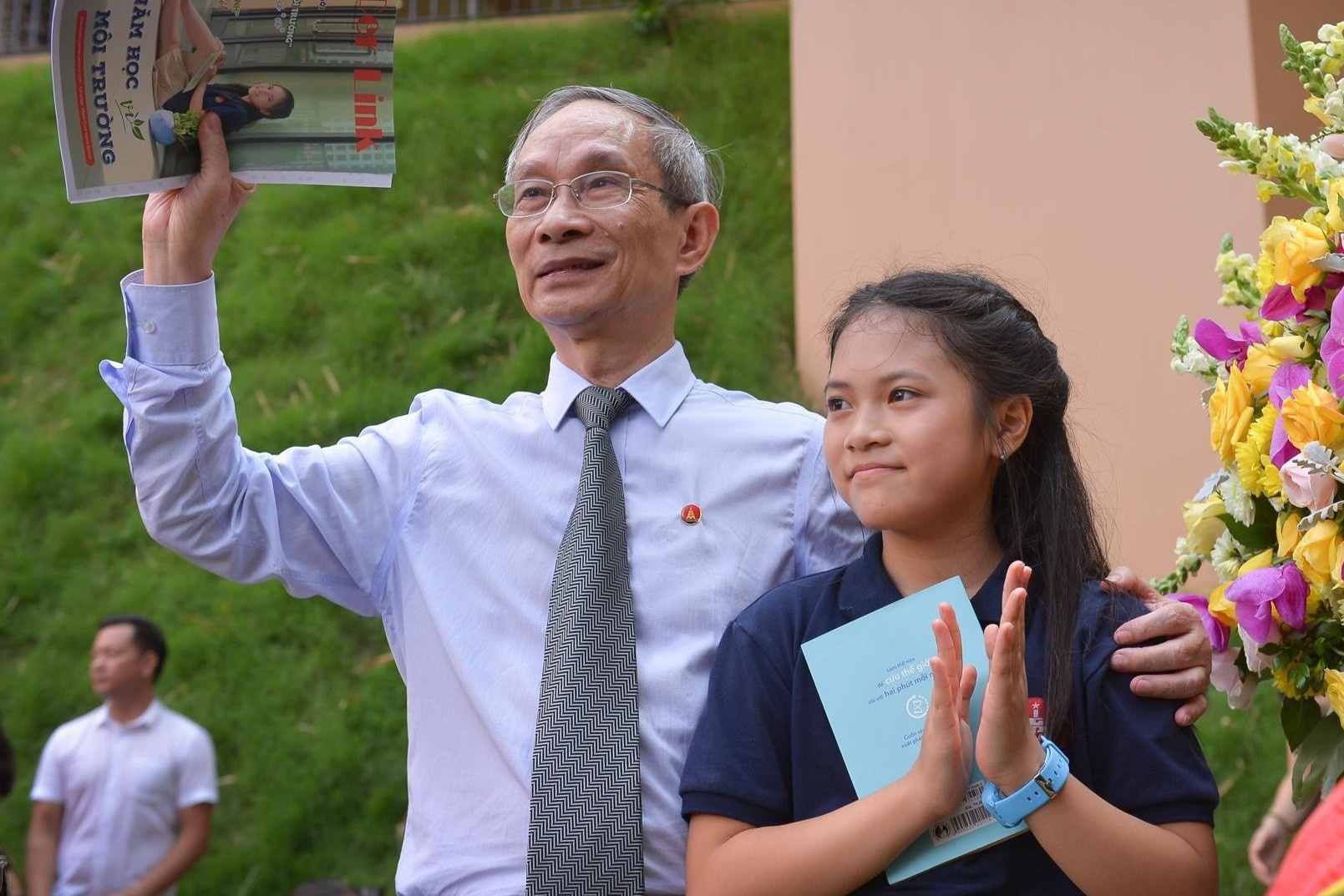 Lui ngay tuu truong vi dich Covid-19 hinh anh