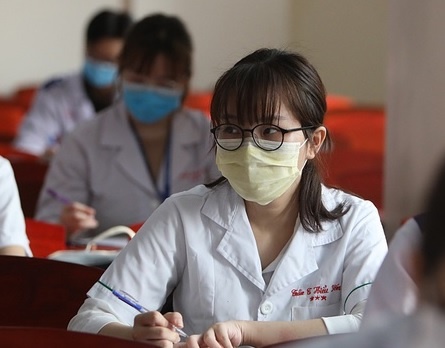 Keo dai nghi he, chay dua chuan bi ky thi THPT vi dich Covid-19 hinh anh