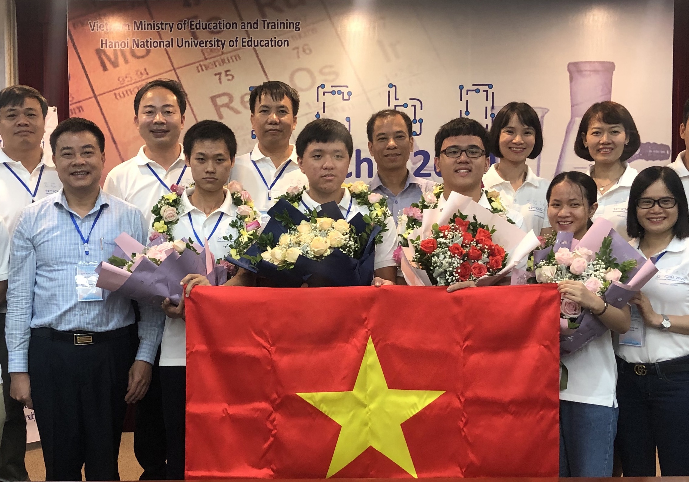 4 thanh vien doi tuyen Olympic Hoa hoc quoc te doat huy chuong vang hinh anh