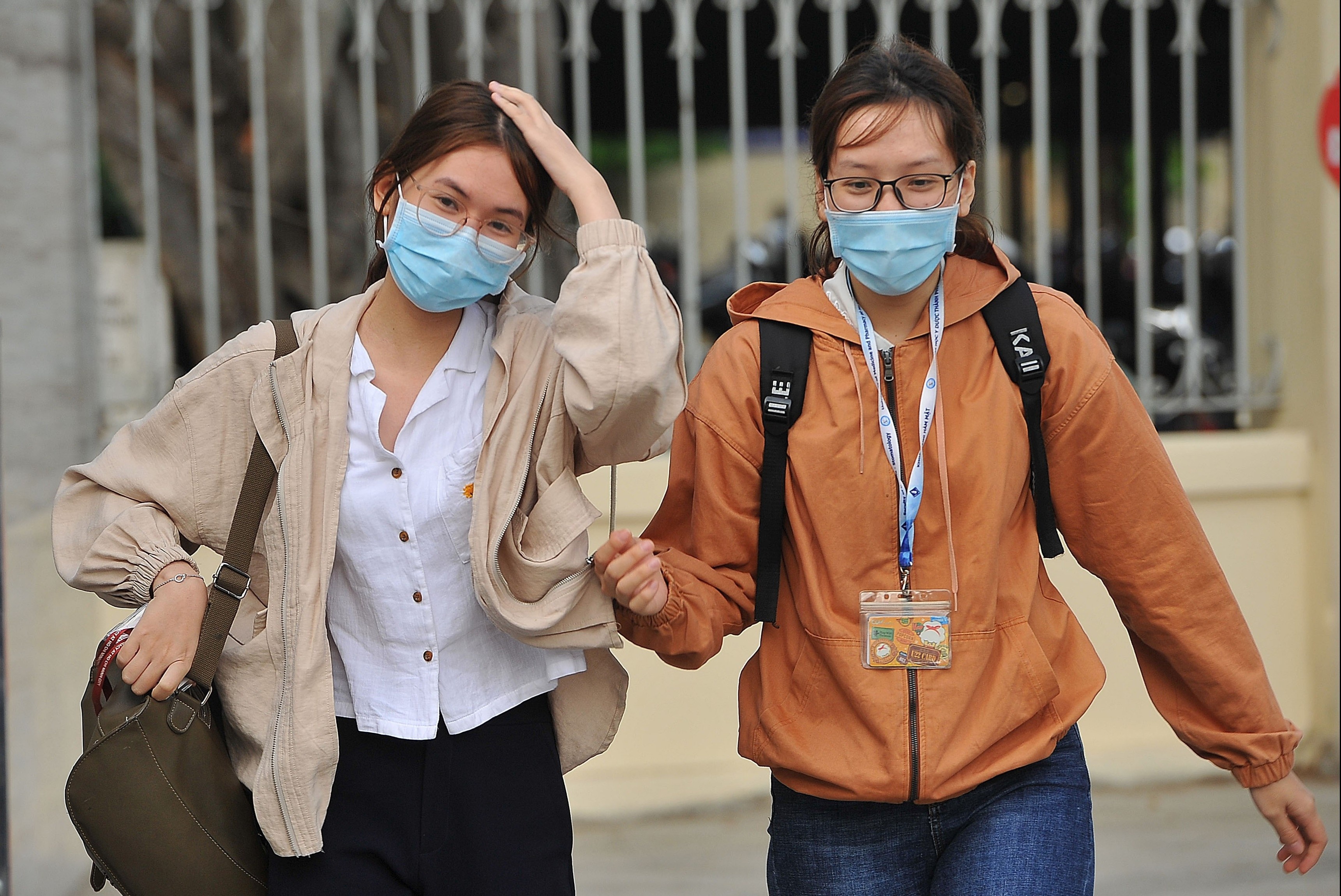 Nhieu truong cho sinh vien nghi hoc, huy thi vi Covid-19 hinh anh