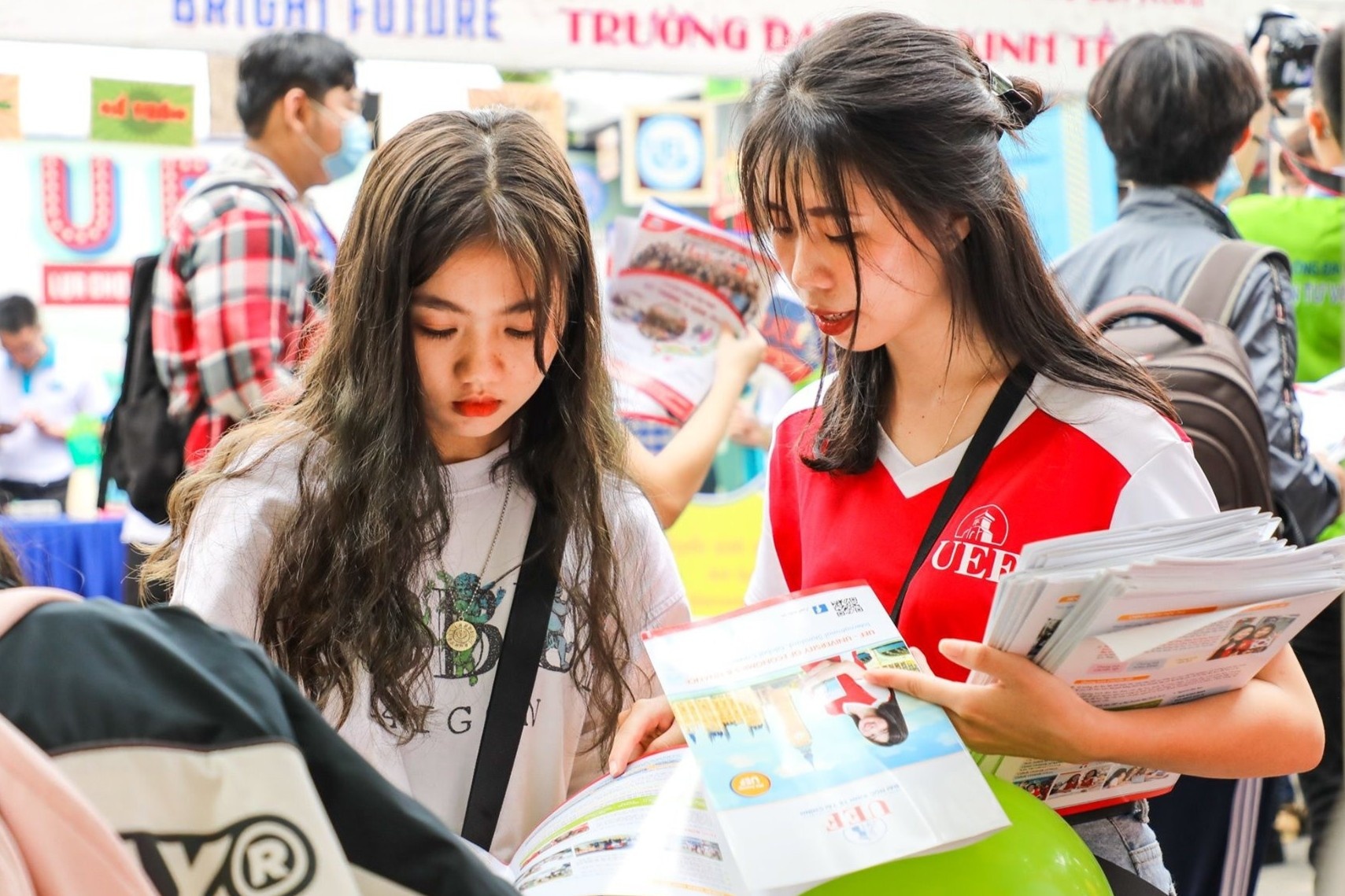 10 nganh hoc de xin viec o TP.HCM trong giai doan 2020-2025 hinh anh