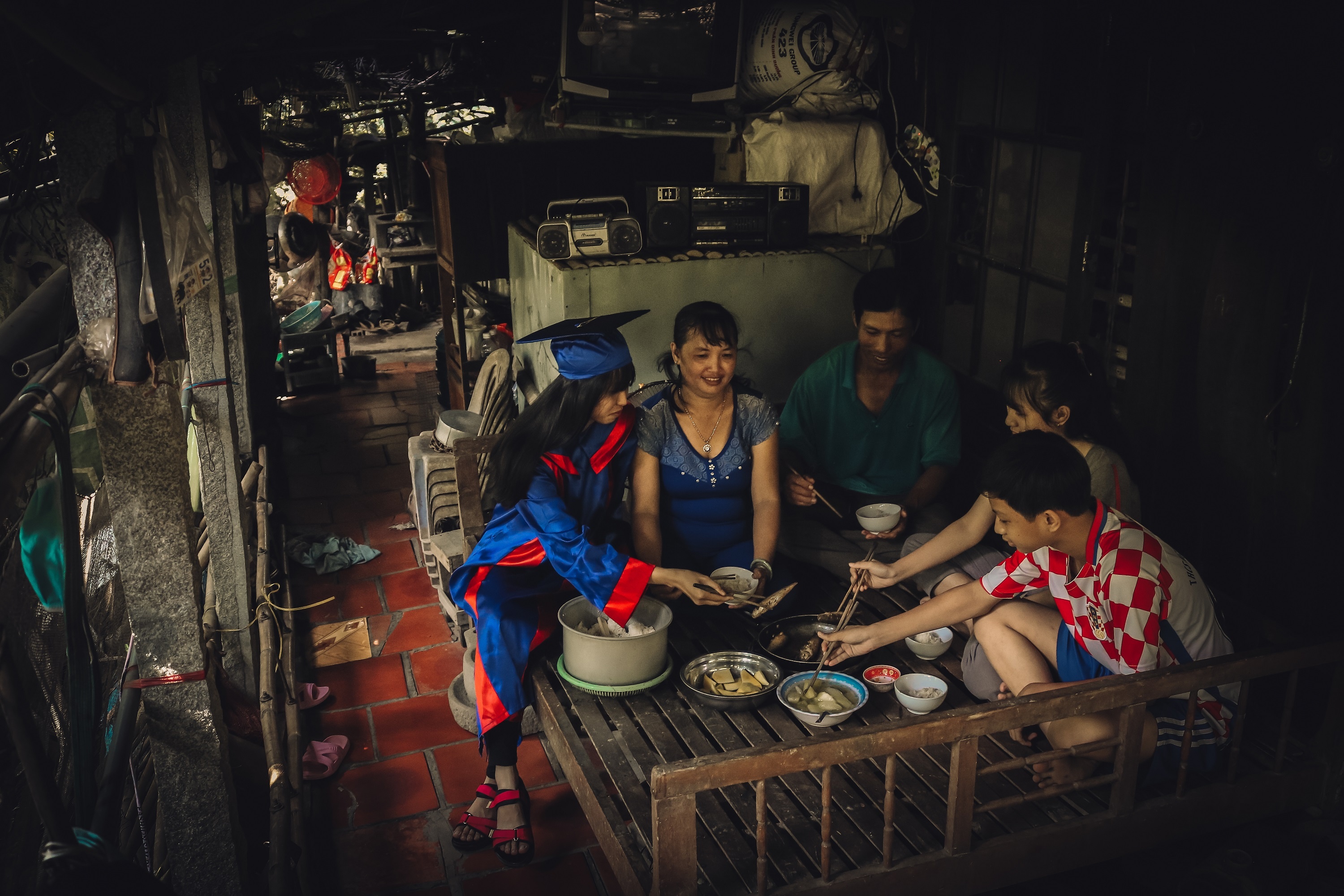 Hoc sinh Tien Giang chup anh ky yeu cung gia dinh anh 8