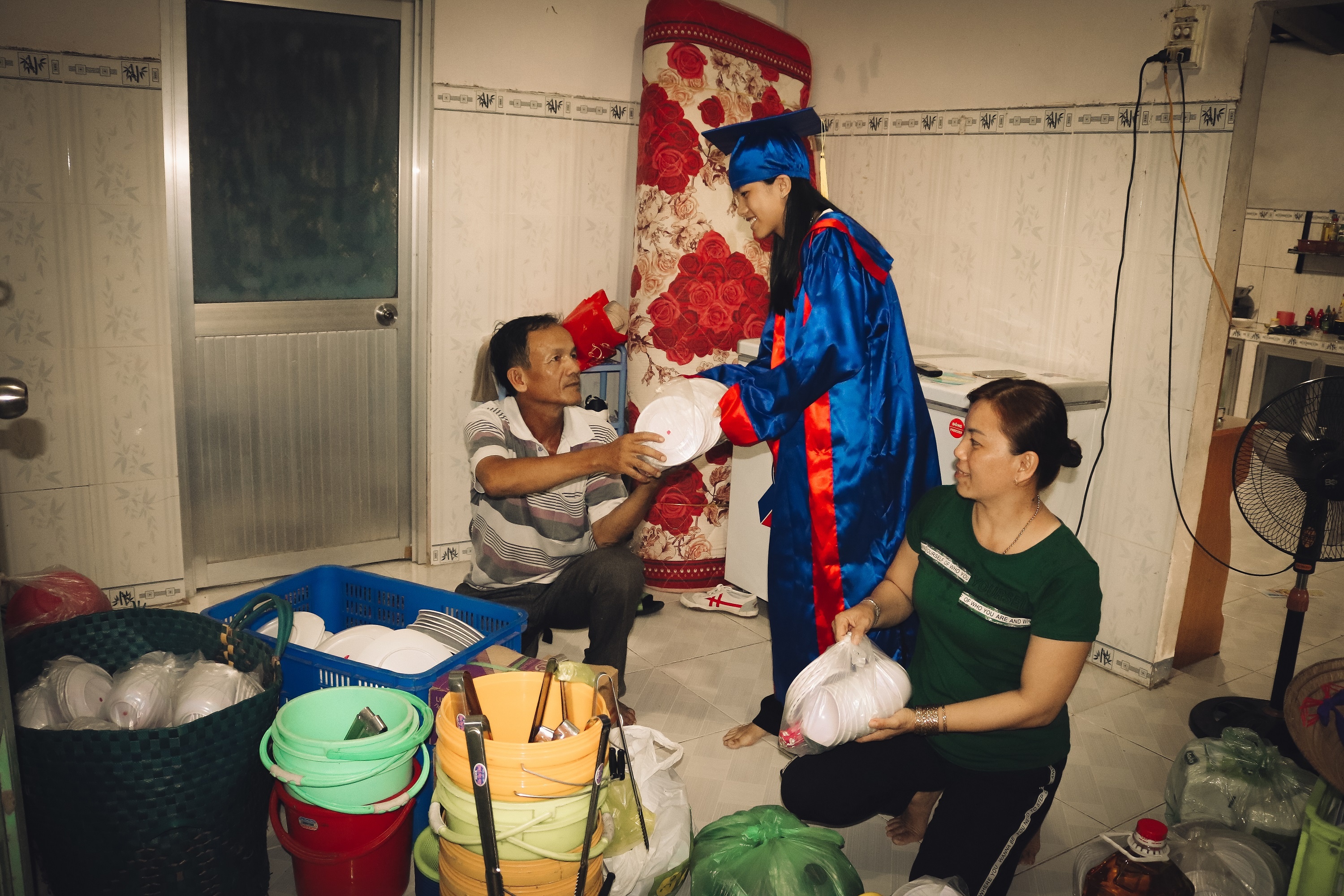 Hoc sinh Tien Giang chup anh ky yeu cung gia dinh anh 9