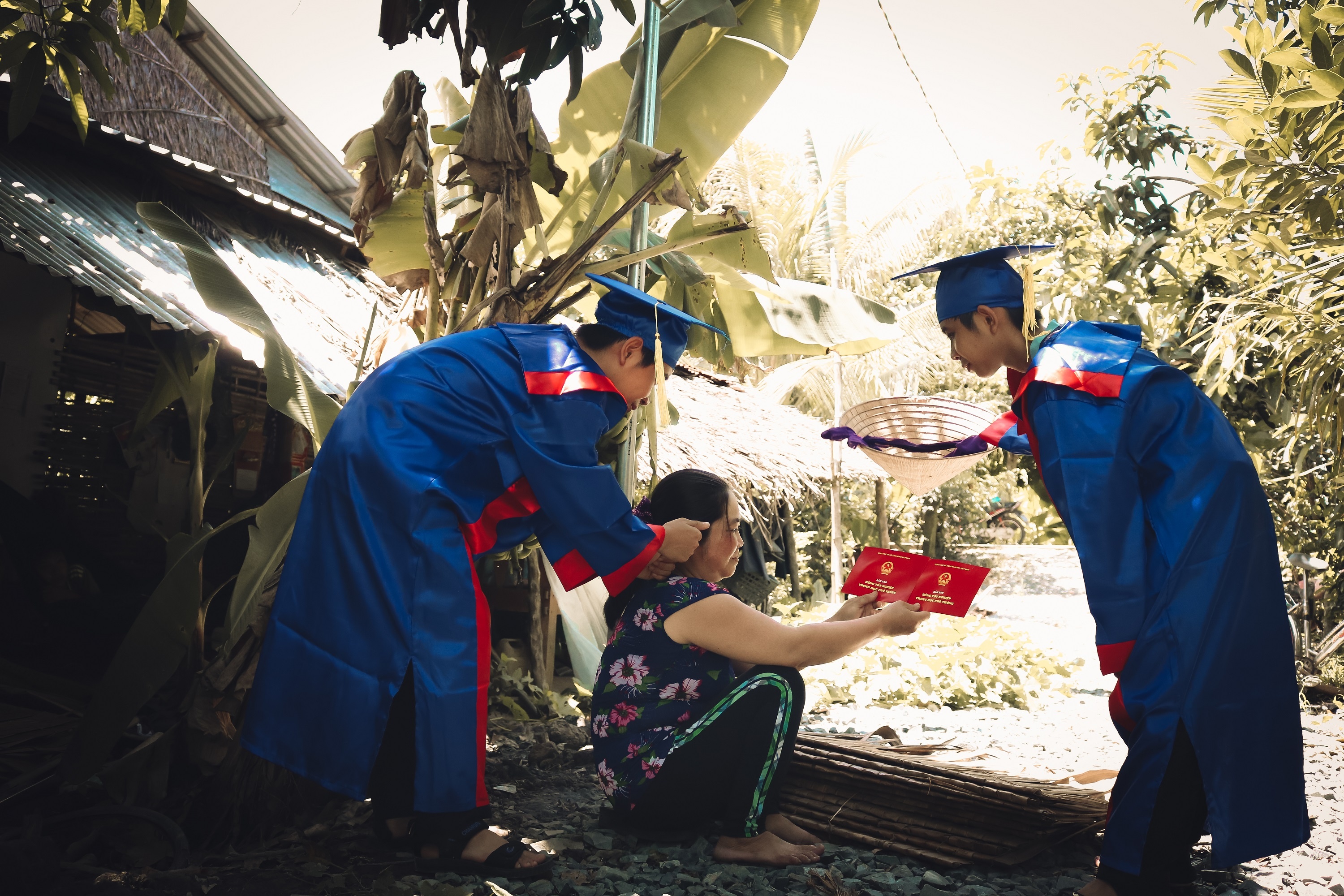 Hoc sinh Tien Giang chup anh ky yeu cung gia dinh anh 7