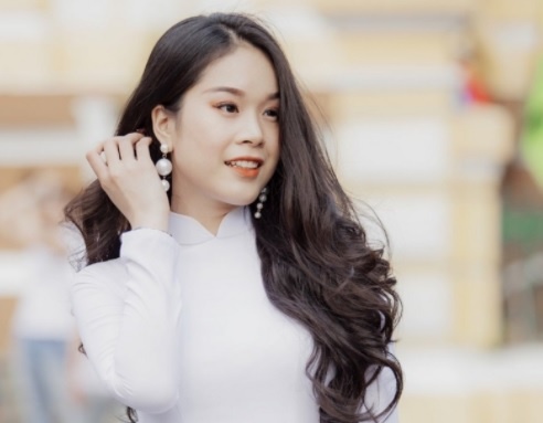 Nu sinh TP.HCM cao 1,7 m, du thi hoa hau hinh anh