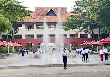 Hon 800 hoc sinh den truong bat chap quy dinh phong, chong dich hinh anh