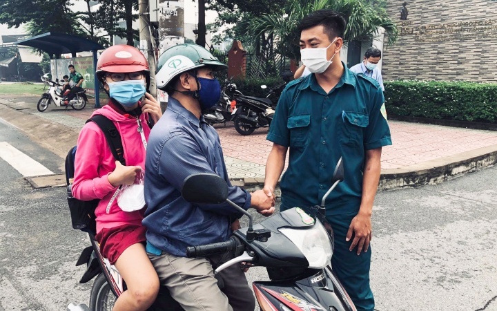 truong cho hon 800 hoc sinh di hoc mua dich anh 1