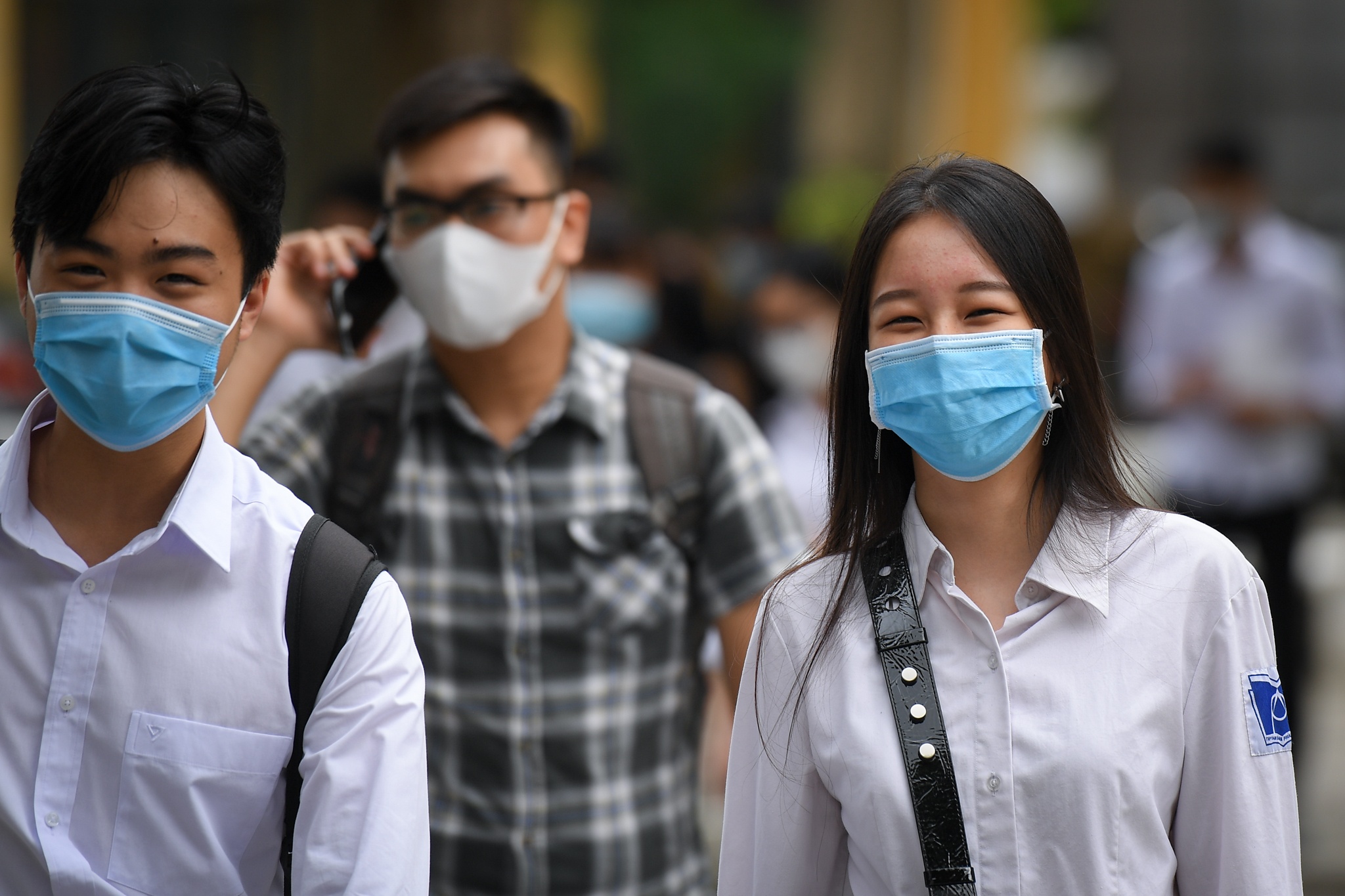 hoan thanh cham thi tu luan tot nghiep THPT anh 1